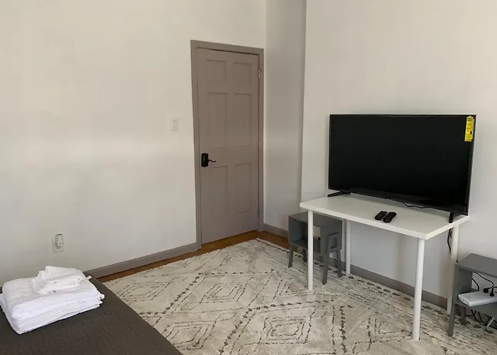 Nice House For Groups Close To Downtown And All Universities 3628